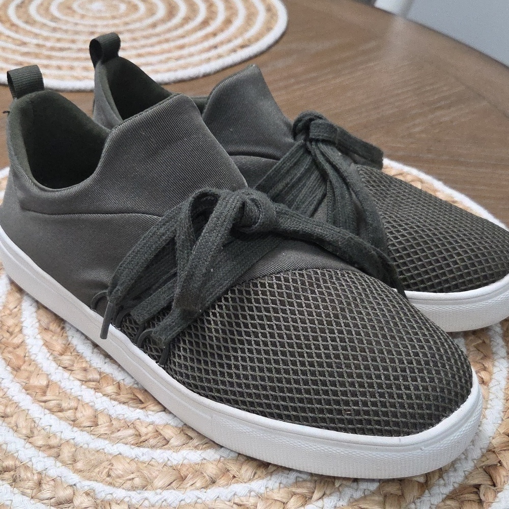 Austin Trading Co Womans Army Green Casual Sneakers, Size 8.5
